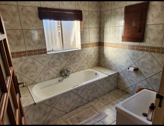 4 BEDROOM HOUSE FOR SALE IN VANDERBIJLPARK SW 2
